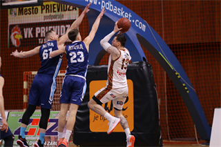 Baráž: BC Prievidza - MBK SPU Nitra 87:82 (foto: Ladislav Szibilla)