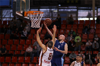 Baráž: BC Prievidza - MBK SPU Nitra 87:82 (foto: Ladislav Szibilla)