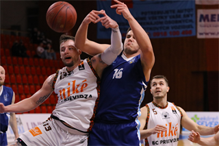 Baráž: BC Prievidza - MBK SPU Nitra 87:82 (foto: Ladislav Szibilla)