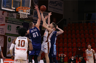 Baráž: BC Prievidza - MBK SPU Nitra 87:82 (foto: Ladislav Szibilla)