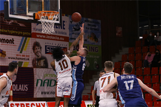 Baráž: BC Prievidza - MBK SPU Nitra 87:82 (foto: Ladislav Szibilla)