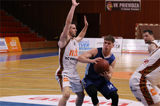 Baráž: BC Prievidza - MBK SPU Nitra 87:82 (foto: Ladislav Szibilla)