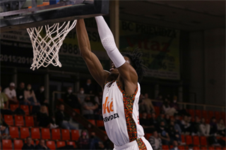 Baráž: BC Prievidza - MBK SPU Nitra 87:82 (foto: Ladislav Szibilla)