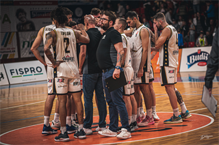 1. Kolo Niké SBL: BC Prievidza - MBK Handlová 55:57 (foto: Lukáš Droppan)	