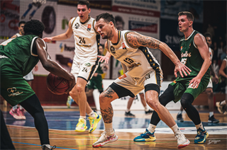 1. Kolo Niké SBL: BC Prievidza - MBK Handlová 55:57 (foto: Lukáš Droppan)	