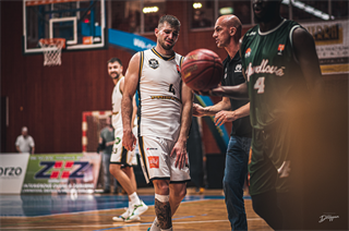 1. Kolo Niké SBL: BC Prievidza - MBK Handlová 55:57 (foto: Lukáš Droppan)	