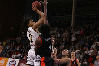 4. Kolo Niké SBL: BC Prievidza - BC Komárno 65:56 (foto: Ladislav Szibilla)