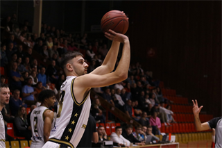4. Kolo Niké SBL: BC Prievidza - BC Komárno 65:56 (foto: Ladislav Szibilla)
