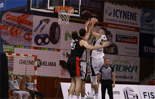4. Kolo Niké SBL: BC Prievidza - BC Komárno 65:56 (foto: Ladislav Szibilla)