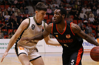 4. Kolo Niké SBL: BC Prievidza - BC Komárno 65:56 (foto: Ladislav Szibilla)