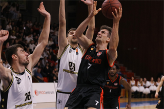 4. Kolo Niké SBL: BC Prievidza - BC Komárno 65:56 (foto: Ladislav Szibilla)