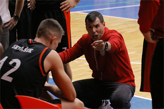 4. Kolo Niké SBL: BC Prievidza - BC Komárno 65:56 (foto: Ladislav Szibilla)