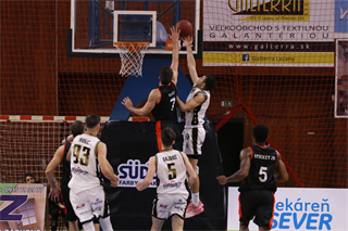4. Kolo Niké SBL: BC Prievidza - BC Komárno 65:56 (foto: Ladislav Szibilla)