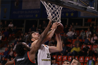4. Kolo Niké SBL: BC Prievidza - BC Komárno 65:56 (foto: Ladislav Szibilla)