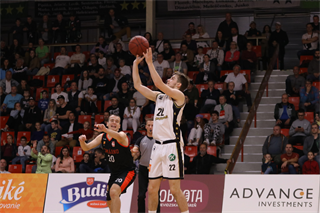 4. Kolo Niké SBL: BC Prievidza - BC Komárno 65:56 (foto: Ladislav Szibilla)
