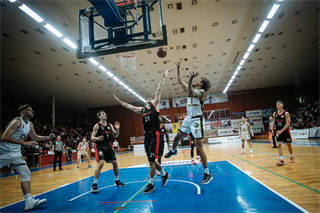 4. Kolo Niké SBL - BC Prievidza : BC Komárno 65:56 (foto: Vladimír Králik)