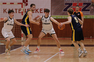 1. liga: BC Prievidza B - BK MŠK Patrioti Žiar n. Hronom U23 75:102 (foto: Ladislav Szibilla)	