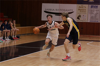 1. liga: BC Prievidza B - BK MŠK Patrioti Žiar n. Hronom U23 75:102 (foto: Ladislav Szibilla)	