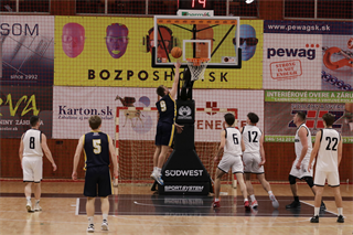 1. liga: BC Prievidza B - BK MŠK Patrioti Žiar n. Hronom U23 75:102 (foto: Ladislav Szibilla)	