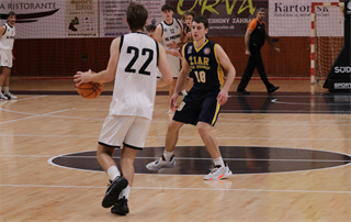 1. liga: BC Prievidza B - BK MŠK Patrioti Žiar n. Hronom U23 75:102 (foto: Ladislav Szibilla)	