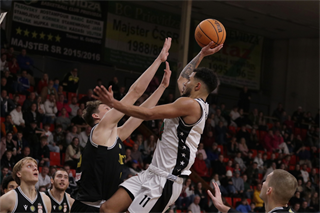 16. Kolo Niké SBL: BC Prievidza - Inter Bratislava 84:86* (foto: Ladislav Szibilla)	