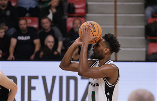 16. Kolo Niké SBL: BC Prievidza - Inter Bratislava 84:86* (foto: Ladislav Szibilla)	