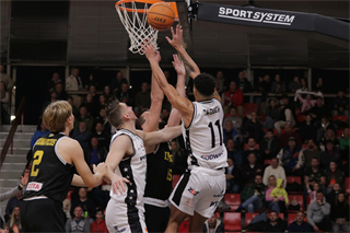 16. Kolo Niké SBL: BC Prievidza - Inter Bratislava 84:86* (foto: Ladislav Szibilla)	