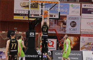 18. Kolo Niké SBL: BC Prievidza - Slávia SPU Nitra 90:77 (foto: Ladislav Szibilla)	