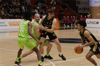 18. Kolo Niké SBL: BC Prievidza - Slávia SPU Nitra 90:77 (foto: Ladislav Szibilla)	