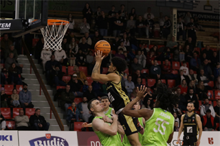18. Kolo Niké SBL: BC Prievidza - Slávia SPU Nitra 90:77 (foto: Ladislav Szibilla)	