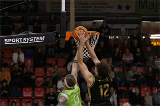 18. Kolo Niké SBL: BC Prievidza - Slávia SPU Nitra 90:77 (foto: Ladislav Szibilla)	