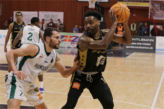 23. Kolo Niké SBL: BC Prievidza - MBK Handlová 80:73 (foto: Ladislav Szibilla)	