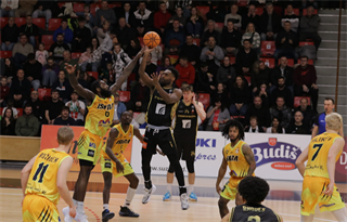 26. Kolo Niké SBL: BC Prievidza - BK Iskra Svit 70:50 (foto: Ladislav Szibilla)	