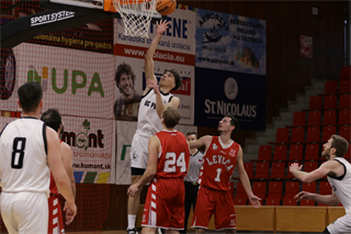 1. liga: BC Prievidza B - BK Slovenský Orol Levoča 102:62 (foto: Ladislav Szibilla)	