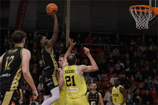 34. Kolo Niké SBL: BC Prievidza - BK Inter Bratislava 96:67 (foto: Ladislav Szibilla)	