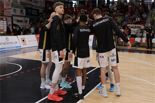 1. zápas štvrťfinále Niké SBL: BC Prievidza - Inter Bratislava 88:84 (foto: Ladislav Szibilla)	