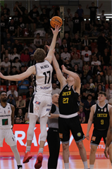 1. zápas štvrťfinále Niké SBL: BC Prievidza - Inter Bratislava 88:84 (foto: Ladislav Szibilla)	