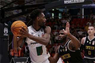 1. zápas štvrťfinále Niké SBL: BC Prievidza - Inter Bratislava 88:84 (foto: Ladislav Szibilla)	
