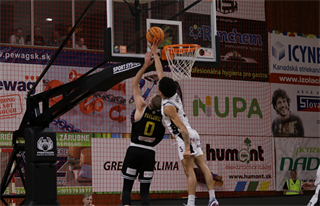 1. zápas štvrťfinále Niké SBL: BC Prievidza - Inter Bratislava 88:84 (foto: Ladislav Szibilla)	