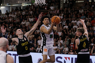 1. zápas štvrťfinále Niké SBL: BC Prievidza - Inter Bratislava 88:84 (foto: Ladislav Szibilla)	