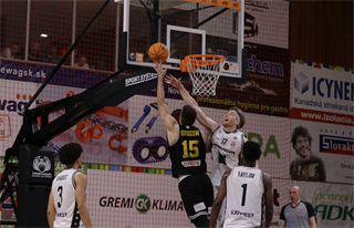 1. zápas štvrťfinále Niké SBL: BC Prievidza - Inter Bratislava 88:84 (foto: Ladislav Szibilla)	