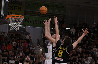 1. zápas štvrťfinále Niké SBL: BC Prievidza - Inter Bratislava 88:84 (foto: Ladislav Szibilla)	