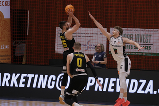 1. zápas štvrťfinále Niké SBL: BC Prievidza - Inter Bratislava 88:84 (foto: Ladislav Szibilla)	