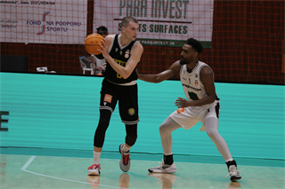 1. zápas štvrťfinále Niké SBL: BC Prievidza - Inter Bratislava 88:84 (foto: Ladislav Szibilla)	