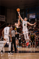 1. štvrťfinále Niké SBL: BC Prievidza - Inter Bratislava 88:84 (foto: Vladimír Králik)	