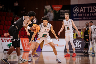 1. štvrťfinále Niké SBL: BC Prievidza - Inter Bratislava 88:84 (foto: Vladimír Králik)	
