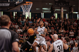 1. štvrťfinále Niké SBL: BC Prievidza - Inter Bratislava 88:84 (foto: Vladimír Králik)	