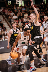 1. štvrťfinále Niké SBL: BC Prievidza - Inter Bratislava 88:84 (foto: Vladimír Králik)	