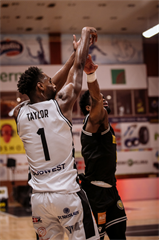 1. štvrťfinále Niké SBL: BC Prievidza - Inter Bratislava 88:84 (foto: Vladimír Králik)	