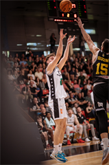 1. štvrťfinále Niké SBL: BC Prievidza - Inter Bratislava 88:84 (foto: Vladimír Králik)	